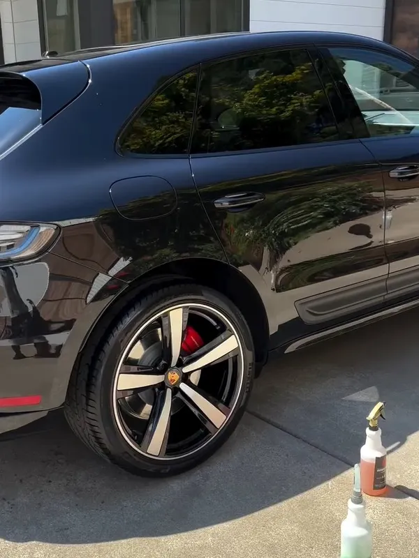 Black Porsche Macan